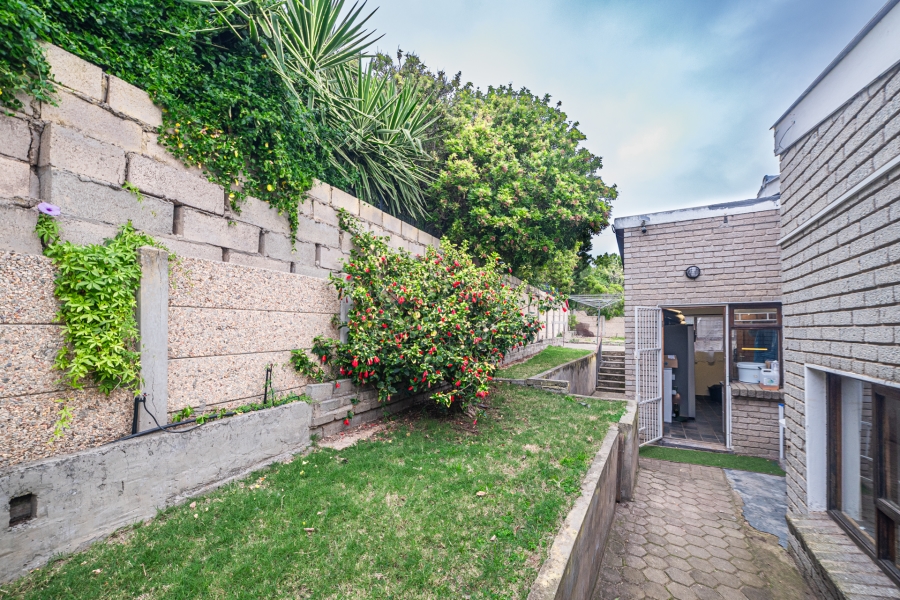 5 Bedroom Property for Sale in Fraaiuitsig Western Cape